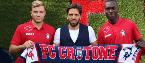 Nicolò Armini, Antonio Amodio e Jean Guy Akpa Akpro del Crotone - © Facebook / FcCrotone