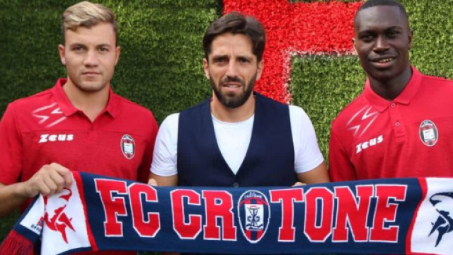 Nicol&ograve; Armini, Antonio Amodio e Jean Guy Akpa Akpro del Crotone - &copy; Facebook / FcCrotone