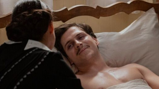 Feliciano e Teresa in una scena de La Promessa &copy; Canale 5.