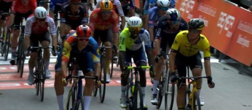 La volata della Bemer Cyclassic di Amburgo - Screenshot © Eurosport