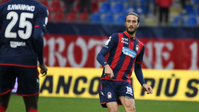 Andrea Barberis, centrocampista del Crotone -® Facebook / Fccrotone