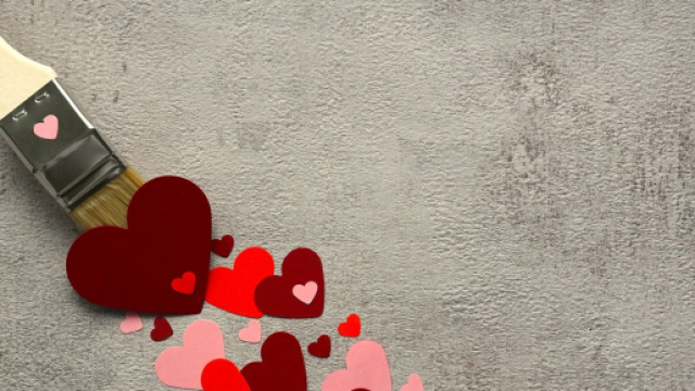 Arte figurativa con pennelli e cuori colorati - &copy; Pixabay