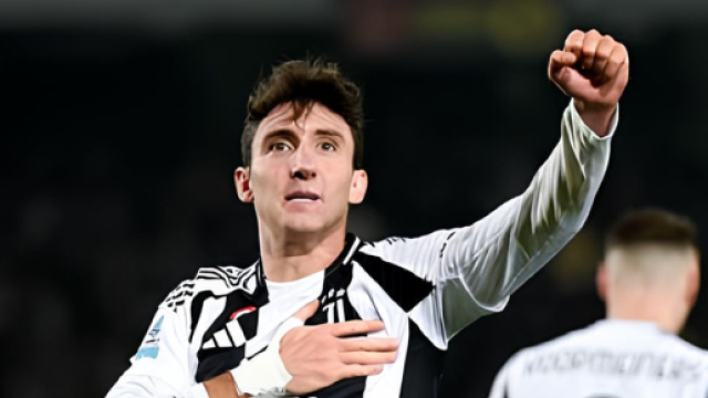 Andrea Cambiaso con la maglia dell'Aston Villa &copy; profilo Instagram andrea_cambiaso