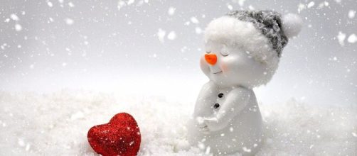 Pupazzo di neve con un cuore © Pixabay