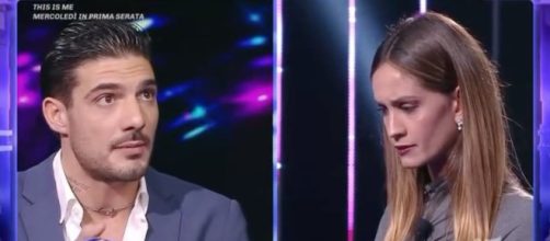 In foto Lorenzo e Helena, screenshoot © Mediaset Infinity