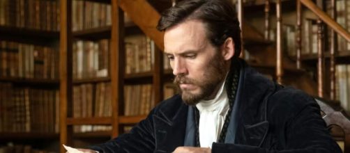 Edmond mentre legge una lettera © Rai.