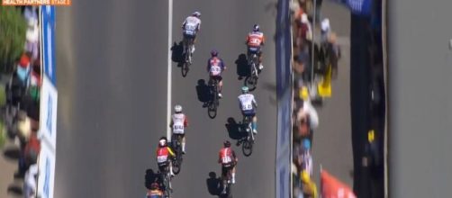 Lo sprint della seconda tappa del Tour Down Under - © Screenshot Eurosport