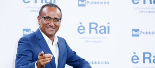 Carlo Conti in una conferenza stampa Rai del 2019. ©Shutterstock