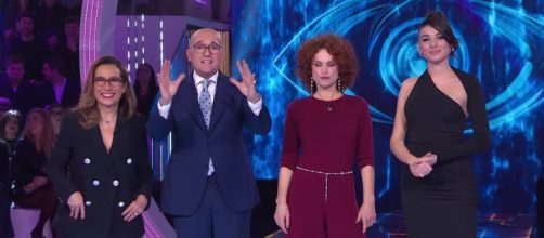In foto Alfonso Signorini, Cesara Buonamici, Beatrice Luzzi e Staffelli © Mediaset.