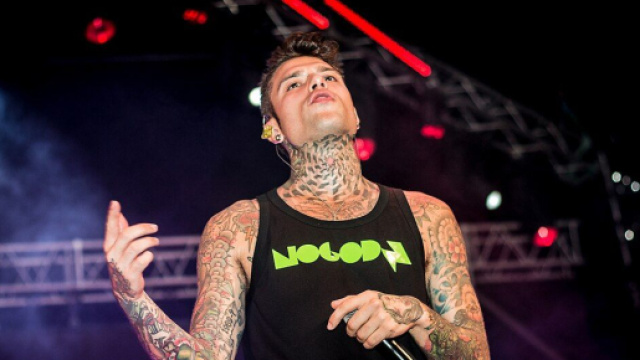 Fedez in concerto | Immagine © Wikimedia Commons.