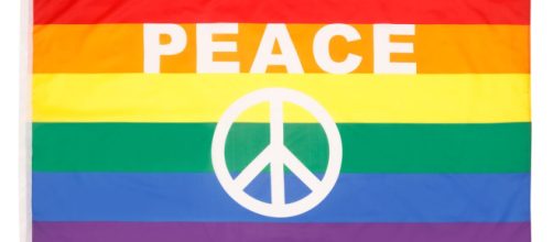 Una bandiera arcobaleno della pace.