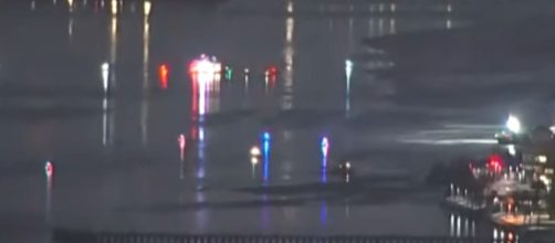 Uno screenshot delle operazioni di salvataggio nel fiume Potomac. ©Screenshot da YouTube