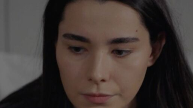 Oylum in una scena di Tradimento &copy; Mediaset.