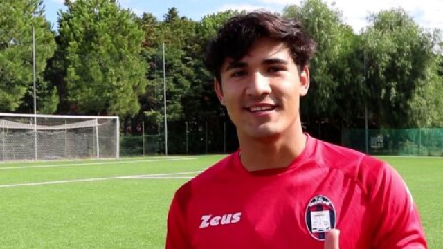 Luis Rojas con la maglia del Crotone &copy; Facebook