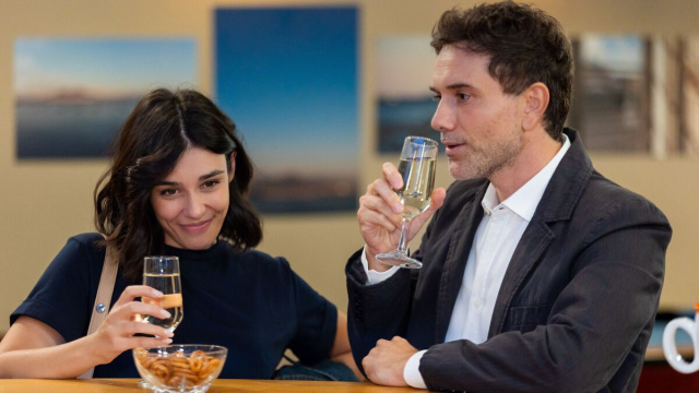 Gli attori Giorgia Gianetiempo e Mauro Racanati in una posa di 'Un posto al sole'. © Immagine Rai.