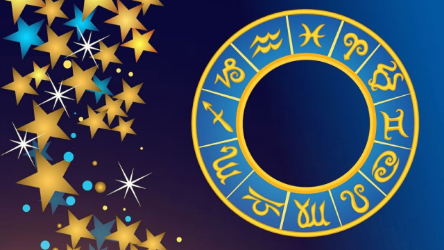 Cerchio zodiacale dorato con i dodici segni su sfondo blu © Pixabay.