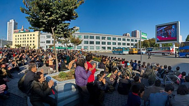 Una manifestazione in Corea del Nord (&copy; wikipedia)