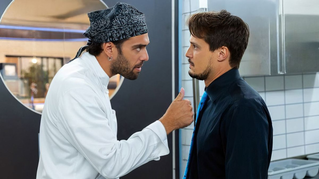 Nunzio Cammarota (Vladimir Randazzo) e Gianluca Palladini (Flavio Gismondi) © Un Posto al Sole Rai.png