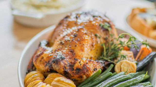 Una faraona al forno © pexels.com