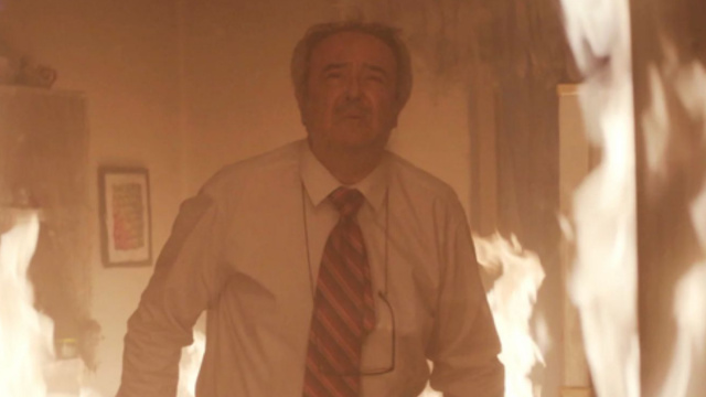 Enver nell'incendio &copy; La forza di una donna.