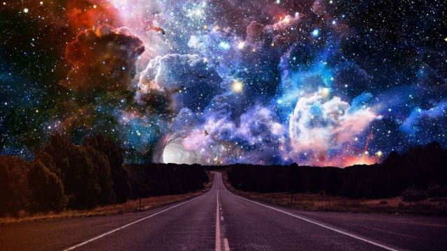 Strada sotto un cielo stellato ©pixabay.com)