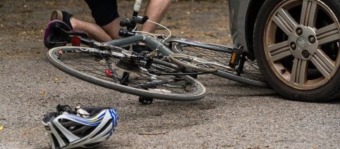 Ogni tre giorni muore un ciclista in Italia, nell’80% dei casi è coinvolta un’auto