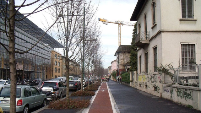 La pista ciclabile in viale Monte Rosa a Milano. © Wikimedia