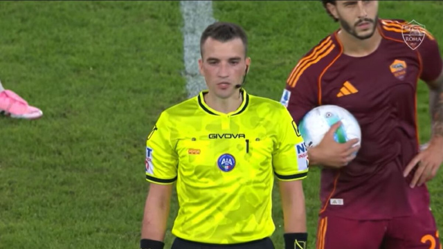 L'arbitro di Roma-Parma Crezzini annulla il gol di Soul&eacute; - screenshot &copy; AS Roma.