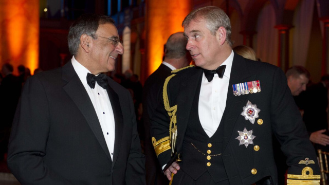 Il principe Andrea e Leon E. Panetta nel 2011 &copy; Wikimedia Commons.