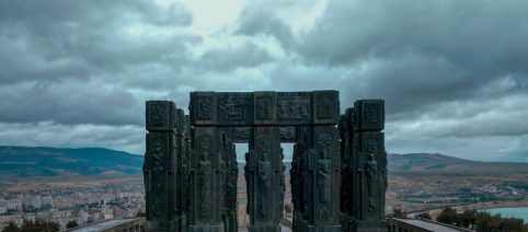 Voto in Georgia, scontri a Tbilisi: i manifestanti chiedono nuove elezioni