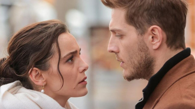 In foto Melek e Cihan © Mediaset.