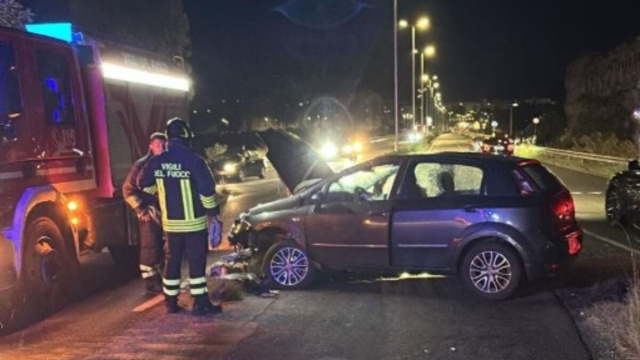 Incidente stradale a Crotone - © Vigili del Fuoco