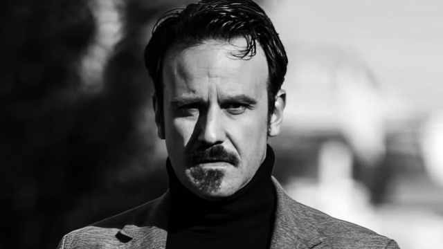 Peppe Romano interpreta Castrese Altieri in Un posto al sole – © IG ufficiale pepperomanoattore.