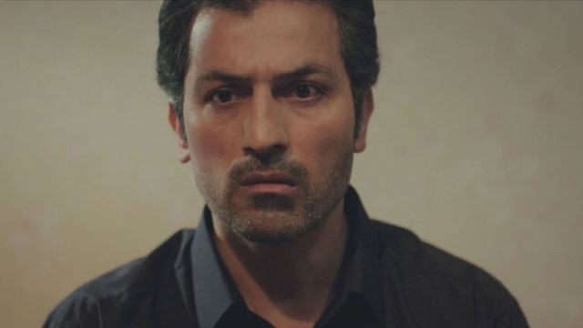 Il personaggio di Arif in una scena de La forza di una donna © Mediaset