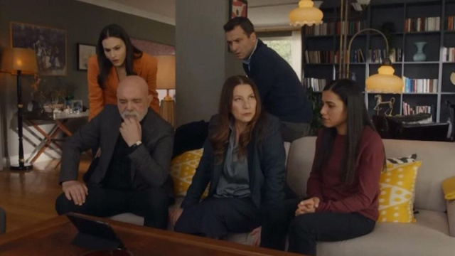 In foto i protagonisti della soap Tradimento © Mediaset.