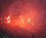 Tifosi con fumgeni @ immagine creata con IA (Chat gpt)