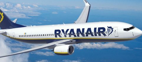 Nuove regole Ryanair, no alla carta d’imbarco stampata: 55 euro di multa per chi la userà