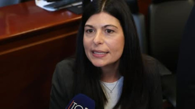 La deputata di FDI e presidente parlamentare antimafia Chiara Colosimo nello scandalo dopo la foto con il busto del Duce (foto &copy; facebook)