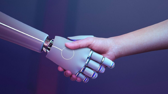 Mano robotica e umana insieme - &copy; foto pixabay.com