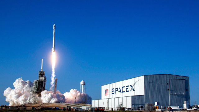 SpaceX al lancio di un razzo © Creative Commons.