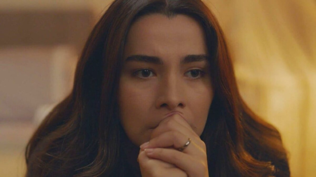 Oylum in una scena di Tradimento © Mediaset.