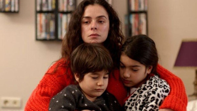 In foto Bahar e i suoi figli &copy; Mediaset