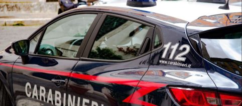 San Paolo Bel Sito, dramma familiare: 25enne uccide la sorella e chiama i carabinieri