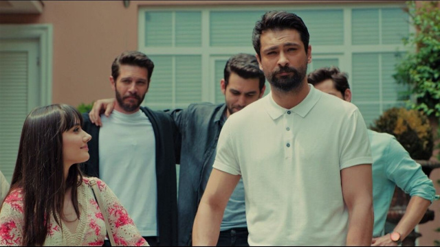 Alihan e Zeynep prima della partenza per l'estero © Mediaset.