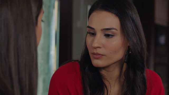 Yesim in una scena di Tradimento © Mediaset.