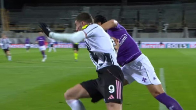 Dusan Vlahovic e Pablo Mari. Foto © Dazn