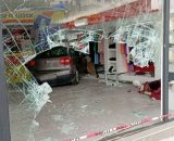 Incidente a Diamante: auto sfonda una vetrina - © Vigili del Fuoco