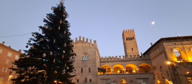 Bologna accende il Natale e riscopre il suo naviglio: doppia inaugurazione