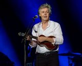 Paul McCartney durante un concerto nel 2018 (© Wikimedia Commons)