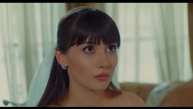 Zeynep il giorno delle nozze con Dundar © Forbidden Fruit